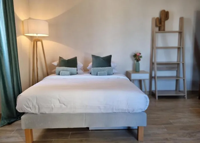 Chez Dume Apartment *